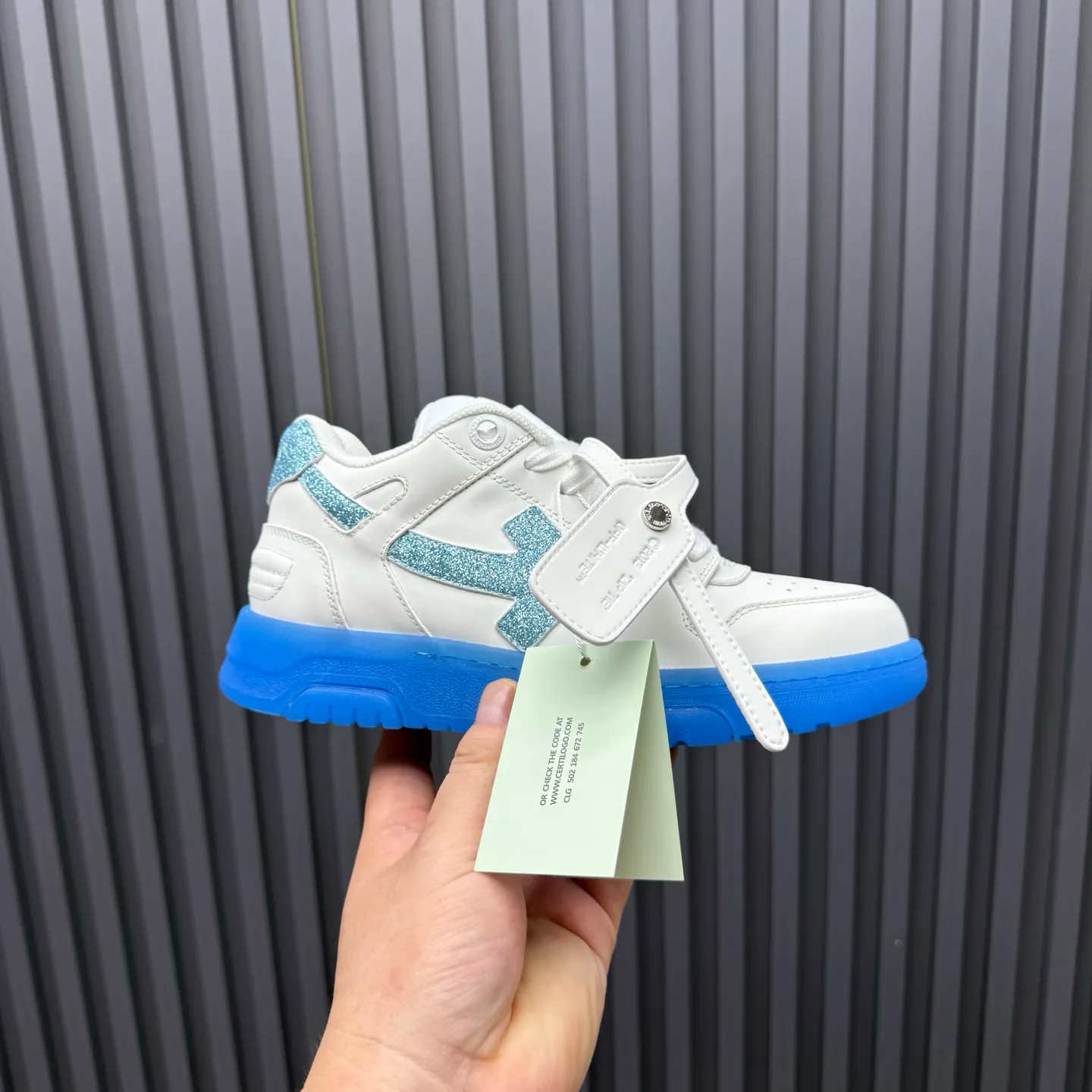 【off- white】P: 620💰Couple model👫, Size: 35-44 (Customized for men 38.45.46) High-quality version👊 "Out of office" series original molding, original lasting, production process 1:1 Original ➰OFF GRAY WHITE OW ➰ First-layer cowhide Imported skin-friendly and environmentally friendly polyester mesh Original molding high elastic and environmentally friendly molding pad Made with the original lasting process. The original molded rubber outsole (never yellows and deforms) has a super correct shape, bright color and strong three-dimensional effect👍. Packaging💯Full set of packaging synchronized with the official website (branded paper, certificate of quality, branded cloth bag)